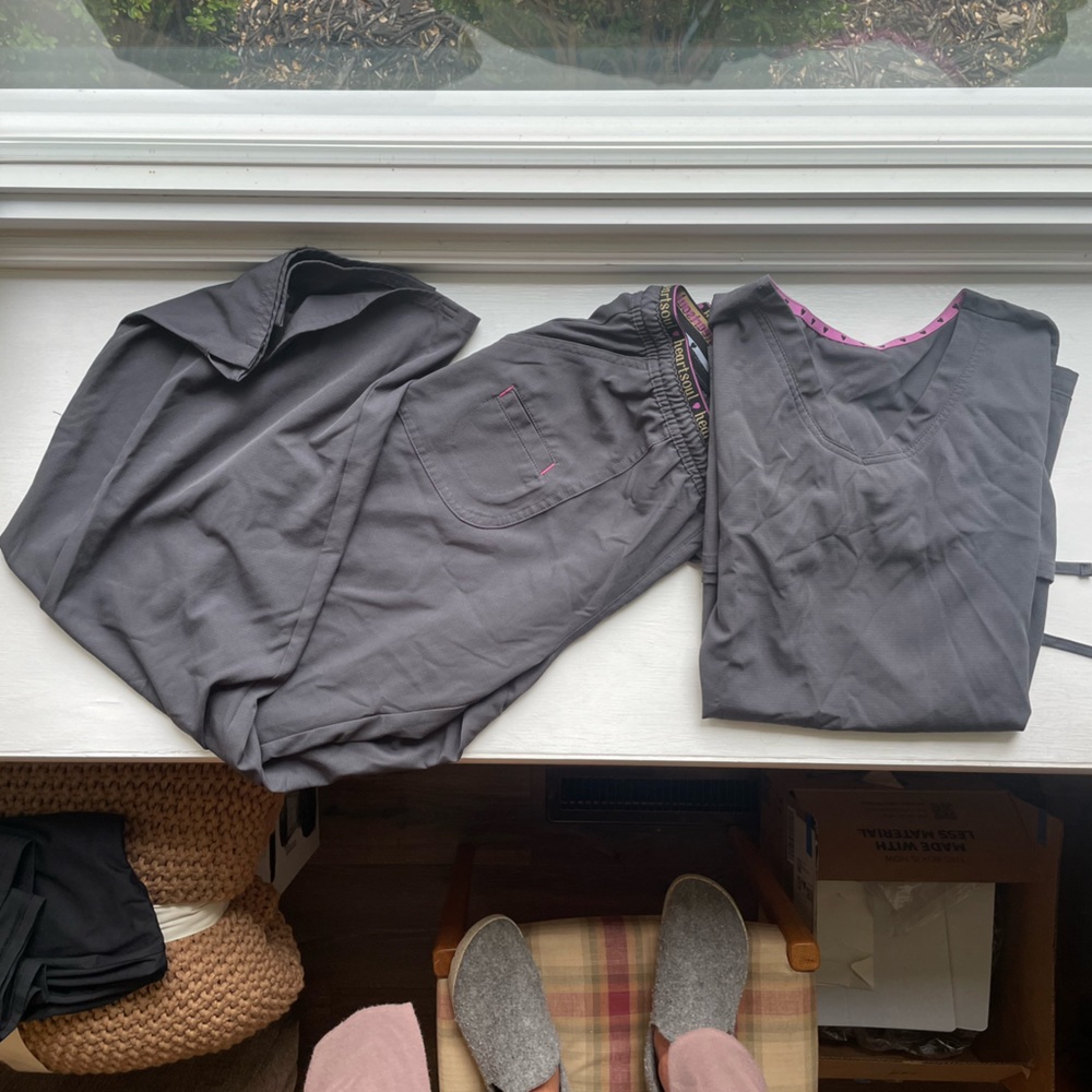 Heart Soul scrub set- grey!